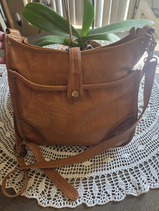 Frye Handbags - FRYE• Camel Leather "Campus" Crossbody Bag. 🤎💛